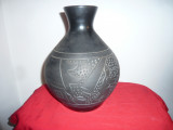 Vaza veche Ceramica neagra Marginea cu scene taietori de lemn ,h=26cm D.centru=