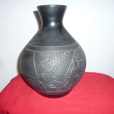 Vaza veche Ceramica neagra Marginea cu scene taietori de lemn ,h=26cm D.centru=