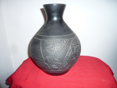 Vaza veche Ceramica neagra Marginea cu scene taietori de lemn ,h=26cm D.centru= foto