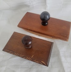 Suport din lemn, tampon sugativa, doua bucati,obiecte vintage pentru scris, de colectie