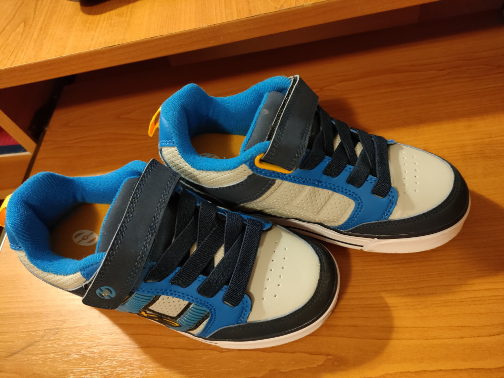 Pantofi [adidasi] copii, role, luminite, marca Heelys mar. 32 [19 cm],  nepurtati, Albastru | Okazii.ro