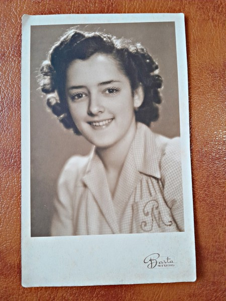 Fotografie tip Carte Postala, tanara, 1944, necirculata