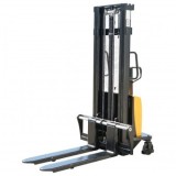 Transpalet semi-electric cu sarcina maxima 2T, inaltime ridicare 3000mm, furci 1150mm Breckner Germany