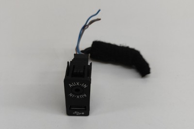 Port USB/AUX-In BMW 4 Coupe F32, F82 2015 OEM: 9229246 30438353 foto
