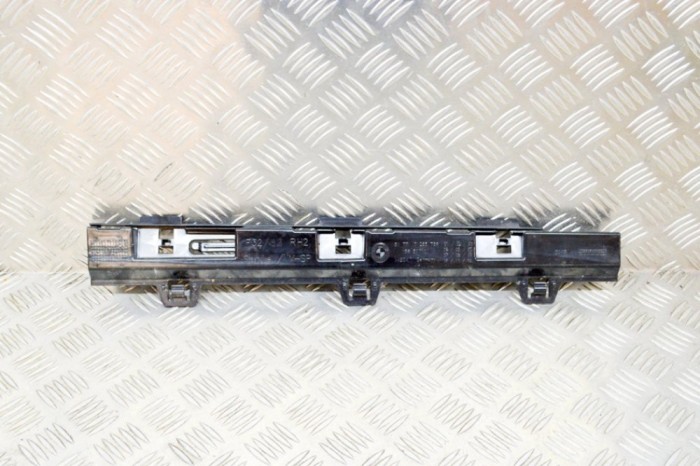 Suport prag lateral dreapta față BMW 4 Coupe F32, F82 2016 OEM: 7285788 13318706