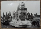 Scena de la defilarea din 23 august 1984, Sectorul 2// fotografie
