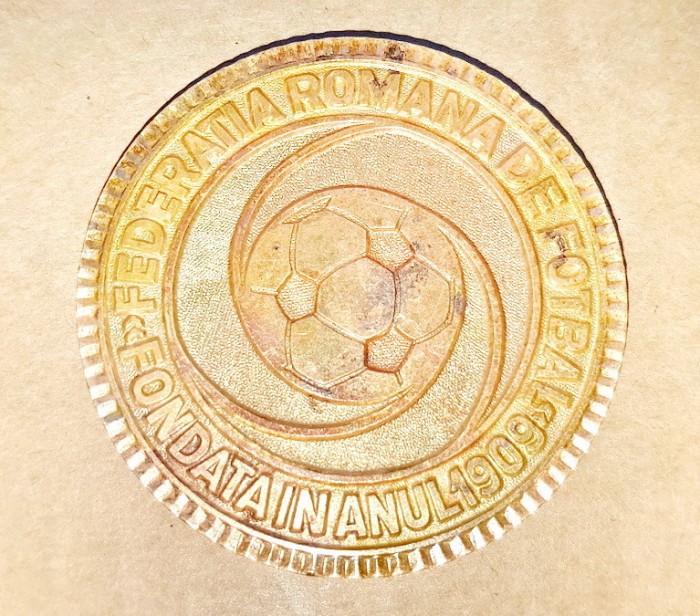 C617-Medalia F. R. Fotbal infiintata 1909 bronz aurit. Diametrul 5 cm.