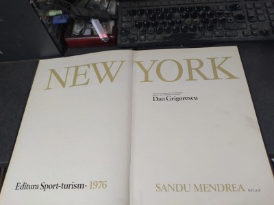 New York, album Sandu Mendrea, text Dan Grigorescu, București 1976, 115 foto