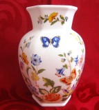 VAZA PORTELAN ENGLEZESC AYNSLEY FINE ENGLISH BONE CHINA MODEL COTTAGE GARDEN DECOR CU FLORI SI FLUTURI