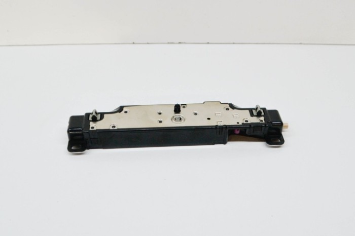 Antena TESLA MODEL 3 2021 OEM: 1585601-00-D | 15439996