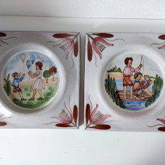 Lot 2 placi ceramice decorative, pictate manual, scene cu copii / joaca 21.5cm