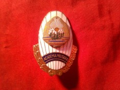 Insigna RSR Academia Militara , stema RSR , metal si email , h=4,2cm foto