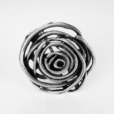 Inel reglabil din zamac cu forma de floare stilizata circulare foto
