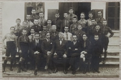 Fotografie de grup cu cercetasi romani// foto tip CP foto
