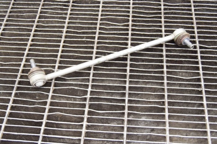 Bieleta stabilizatoare dreapta față JAGUAR E-PACE X540 2020 OEM: BJ32-3B438-AC 11808158