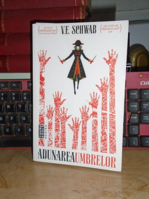 V.E. SCHWAB - ADUNAREA UMBRELOR ( FANTASY ) , 2018 foto