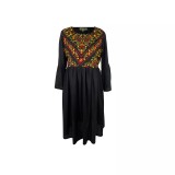 Cumpara ieftin Rochie Traditionala Evazata Neagra cu Motiv Floral Multicolor - RTM15