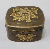 Cutiuta din bronz decorata cu elemente florale. cca. 1900