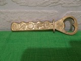 DESFACATOR de dopuri / sticle din BRONZ , deschizator decorat in relief