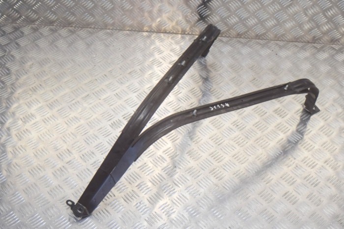 Suport rezervor de combustibil MASERATI QUATTROPORTE VI 2014 OEM: 670007868 13307574