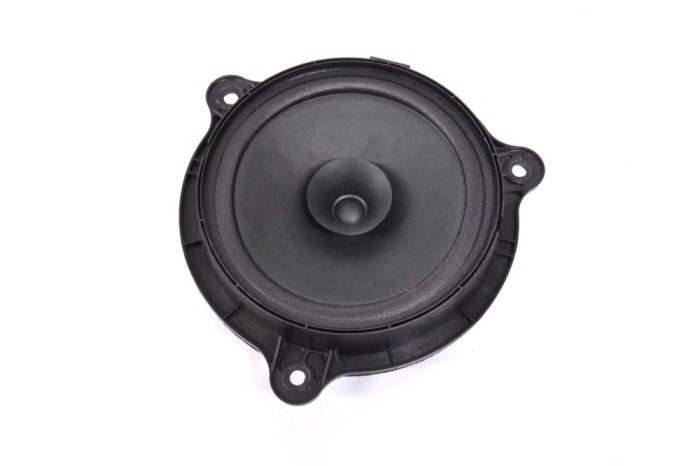 Difuzor ușă st&acirc;nga față NISSAN X-TRAIL T32_ 2016 OEM: 577449-28156 13696428