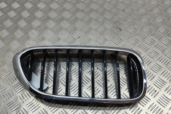 Grila dreapta față BMW 5 G30 2018 OEM: 7383520,7390866,7390864,51137390864 23101158