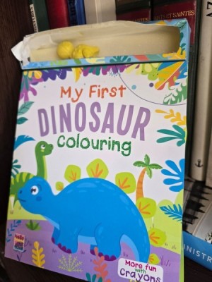 My first dinosaur colouring (Primul meu dinozaur colorat - limba engleza) foto