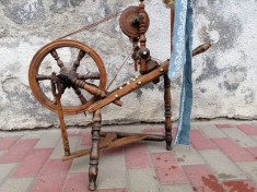 Roata vintage de tors foto