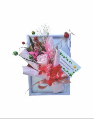 Mini aranjament floral in rama cu flori criogenate (Roz)