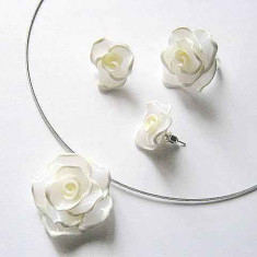 Set fimo bijuterii cu trandafiri albi 13357