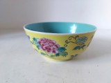 Bol decorativ porțelan fin emailat &ndash; China, Liling / Jingdezhen &ndash; decor floral pe fond galben