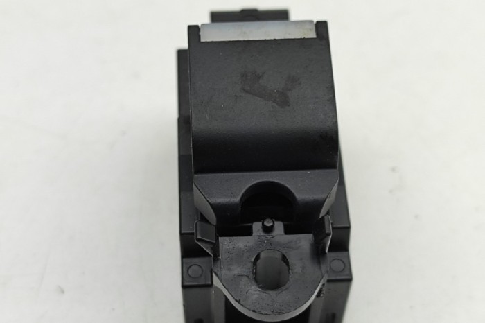 Buton geam ușă st&acirc;nga față LAND ROVER RANGE ROVER VELAR L560 2018 OEM: FK72-14717-AB | 32200670