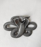 Cataramă metalică &icirc;n formă de șarpe