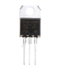 TRIAC,6A 600V TO-220AB BTA06-600BWRG STMICROELECTRONICS