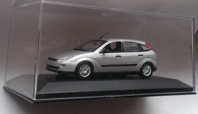Macheta Ford Focus mk1 2000 - Minichamps 1/43 foto