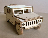 Macheta artizanala Humvee anii 80, handmade din placaj, miniatura scara 1:32