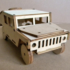 Macheta artizanala Humvee anii 80, handmade din placaj, miniatura scara 1:32