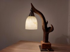 Vand lampa unicat din corn de cerb trofeu cu o forma deosebita