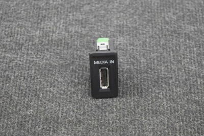 Port USB/AUX-In VW GOLF VII 5G1, BQ1, BE1, BE2 2015 OEM: 5G0035222A,5G0035736 11356923 foto
