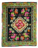 Covor vechi din l&acirc;nă 144&times;116 cm, model floral pe fond negru, bordură verde &ndash; piesă accent / decor perete