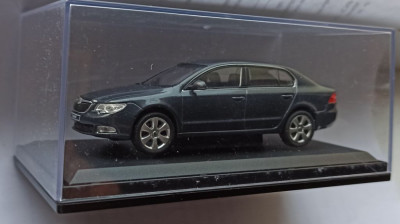 Macheta Skoda Superb 2 (gri carbune) - Abrex 1/43 foto