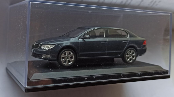 Macheta Skoda Superb 2 (gri carbune) - Abrex 1/43