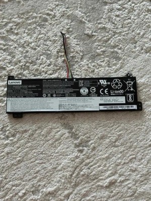 Baterie laptop originala pentru modelul Lenovo V130-15IKB 81HN L17C2PB3. Tip baterie: litiu-ion, cu capacitate de 4030mAh și o putere de 30Wh. foto