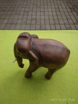 Sculptura in lemn exotic, elefant foto