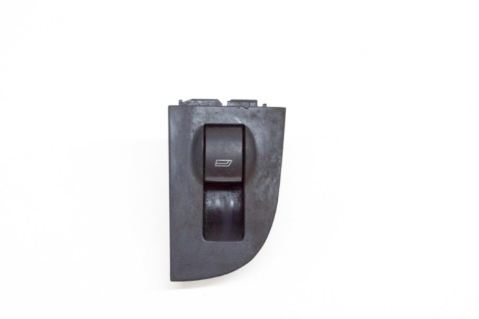 Buton geam ușă dreapta față AUDI A6 4B2, C5 1999 OEM: 4B0959855 13470245