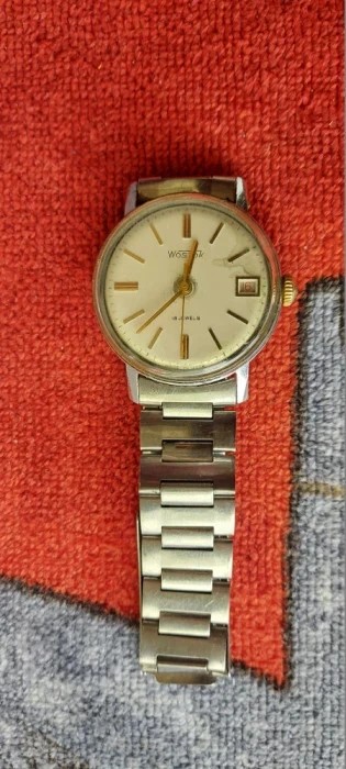CEAS WOSTOK , 18 RUBINE , CU DATA , MADE USSR , FUNCTIONEAZA .