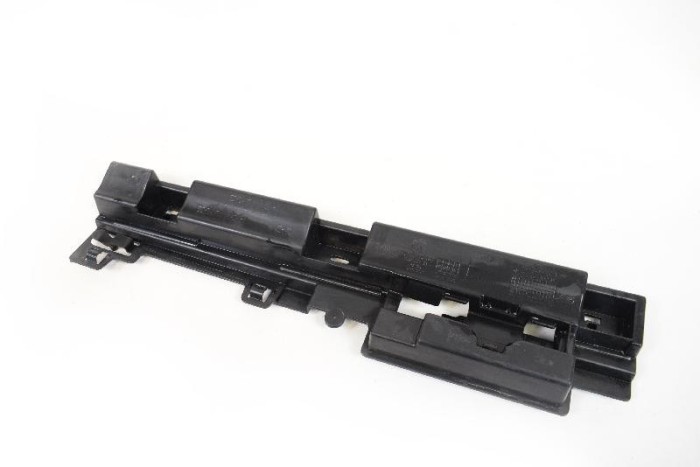 Suport prag lateral BMW 3 F30, F80 2015 OEM: 7256917 10672597