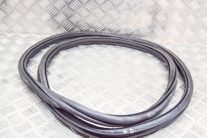 Garnitura ușă dreapta spate VW T-ROC A11 2018 OEM: 2GA867914 | 12020249