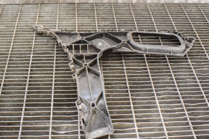 Suport bara de protecție st&acirc;nga spate AUDI Q7 4L 2013 OEM: 4L0807453A 10880745