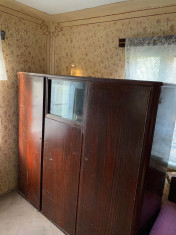 Dulap de haine / sifonier vintage vechi din lemn masiv cu vitrina 174x60x167 foto